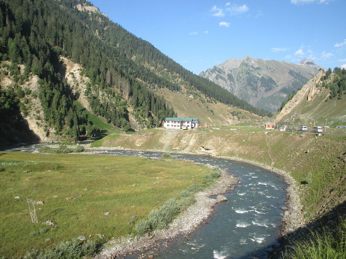 Kashmir Tour Package- 2 Nights and 3 Days